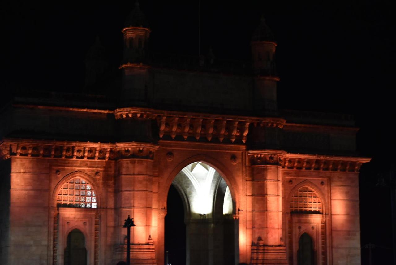 Bentleys Hotel Mumbai Bagian luar foto