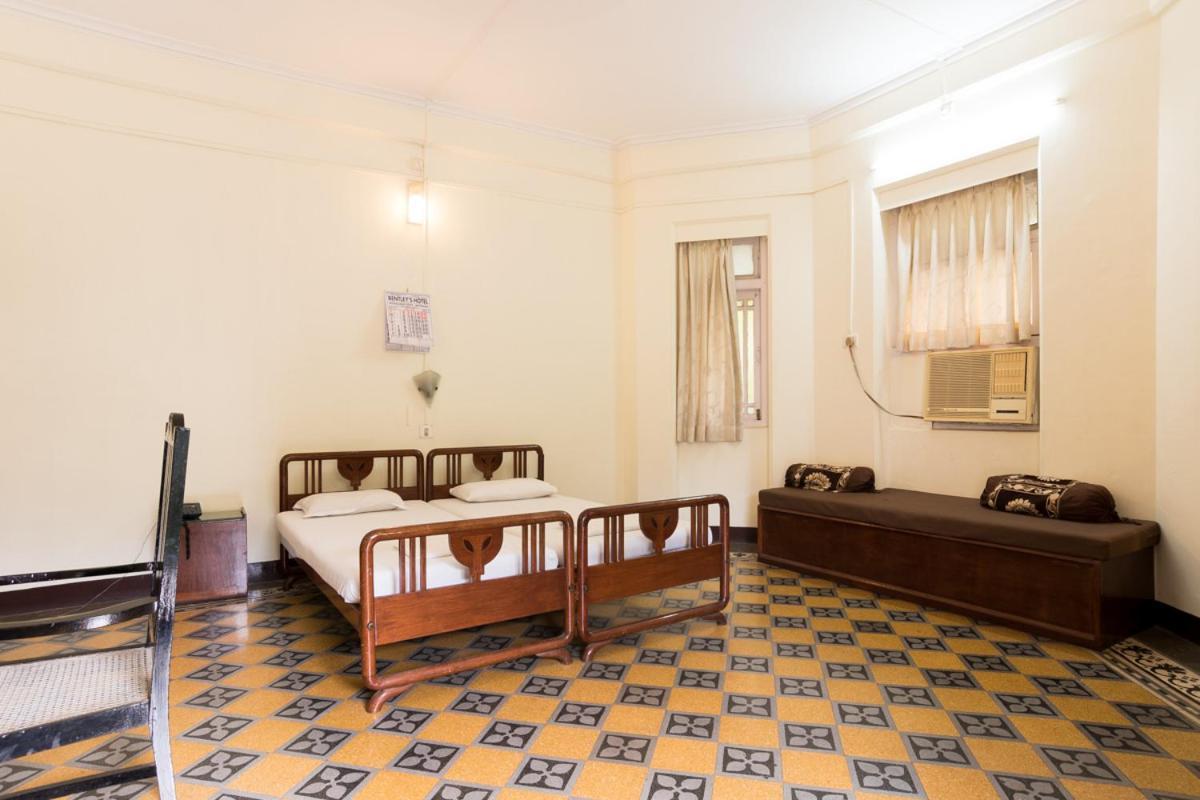 Bentleys Hotel Mumbai Bagian luar foto