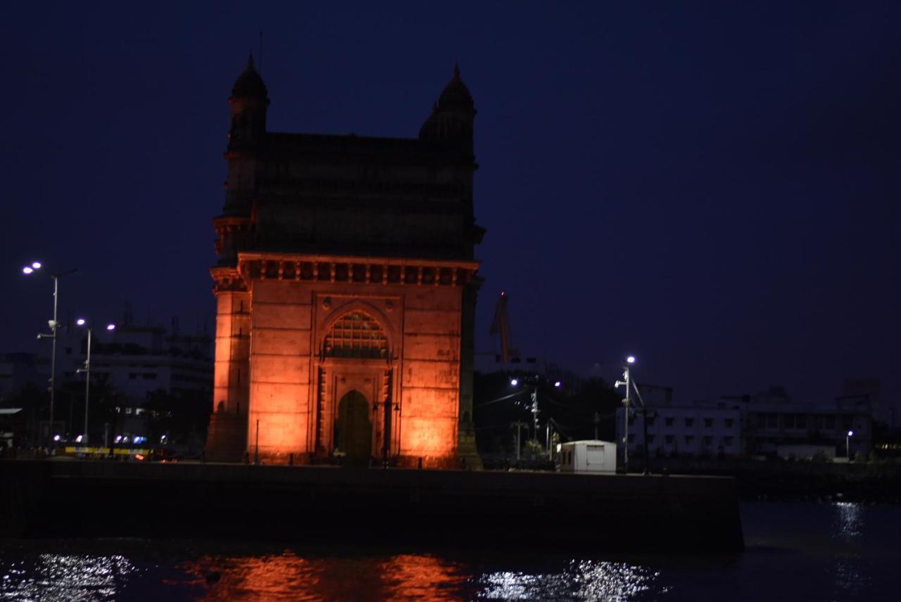 Bentleys Hotel Mumbai Bagian luar foto