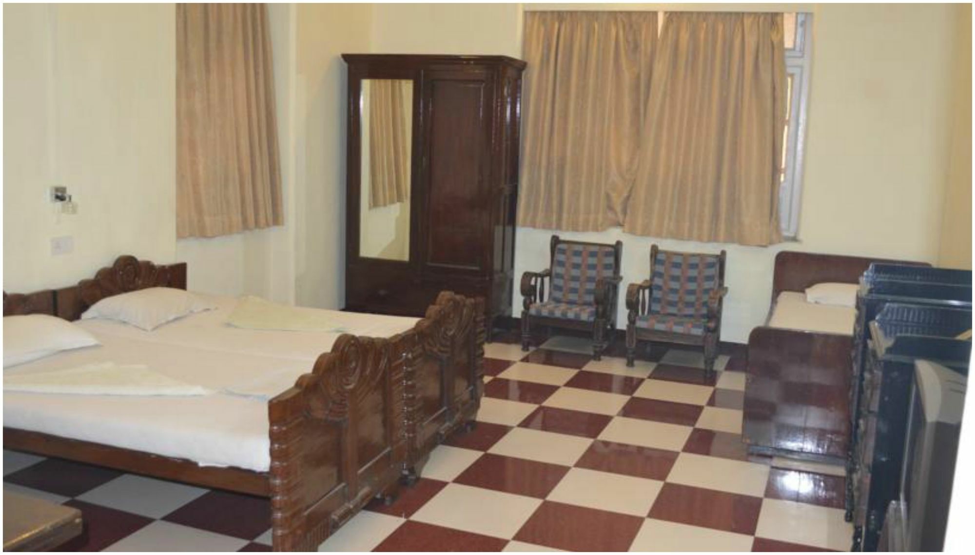 Bentleys Hotel Mumbai Bagian luar foto