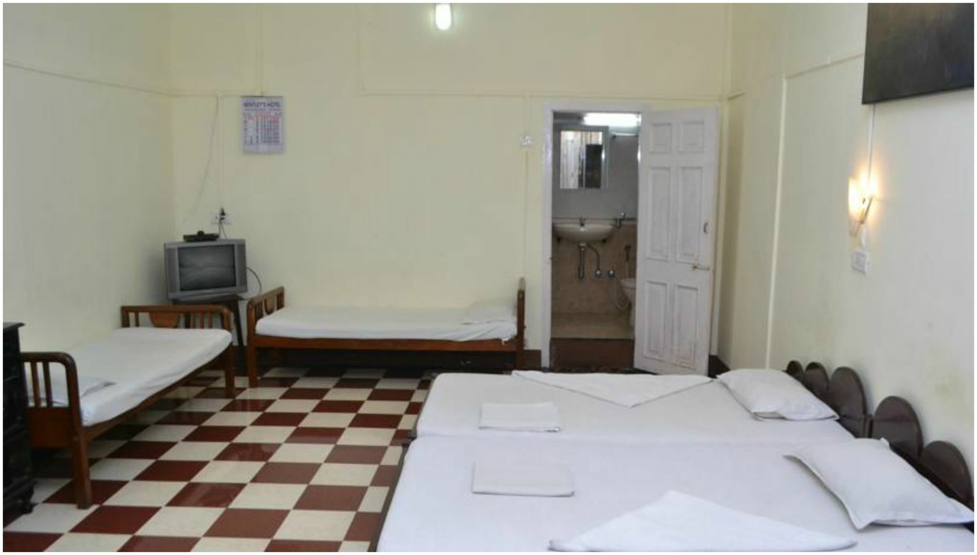 Bentleys Hotel Mumbai Bagian luar foto